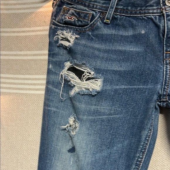 Hollister Blue Straight Leg Jeans with Vintage Appeal - Picture 5 of 11